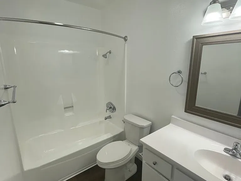 Cordova Apartments — Photo 18