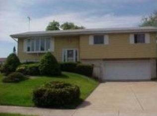 939 Hanover Ln, Dyer, IN 46311