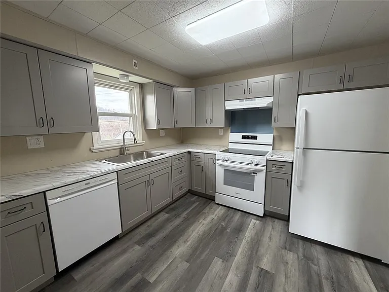 1154 Eisenhower Dr — Photo 16