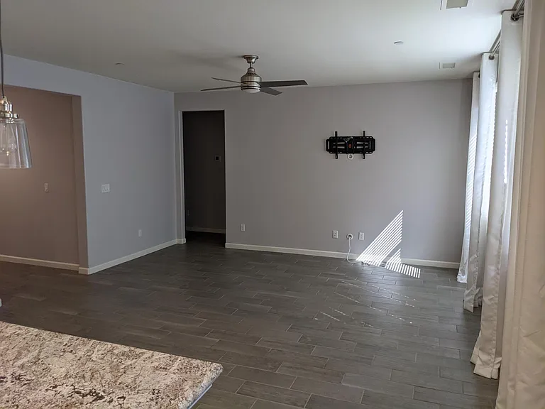 2216 Lombard Ln — Photo 9
