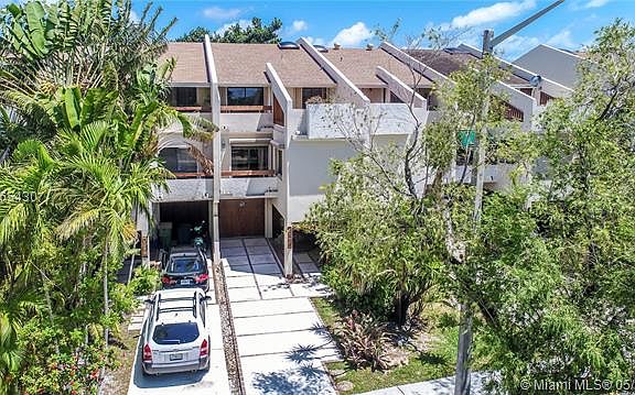 4th image of 2509 NE 135th St #2509