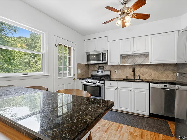 20 Walnut St — Photo 8