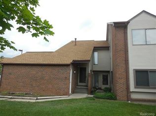 6720 Ridgefield Cir APT 201, West Bloomfield, MI 48322