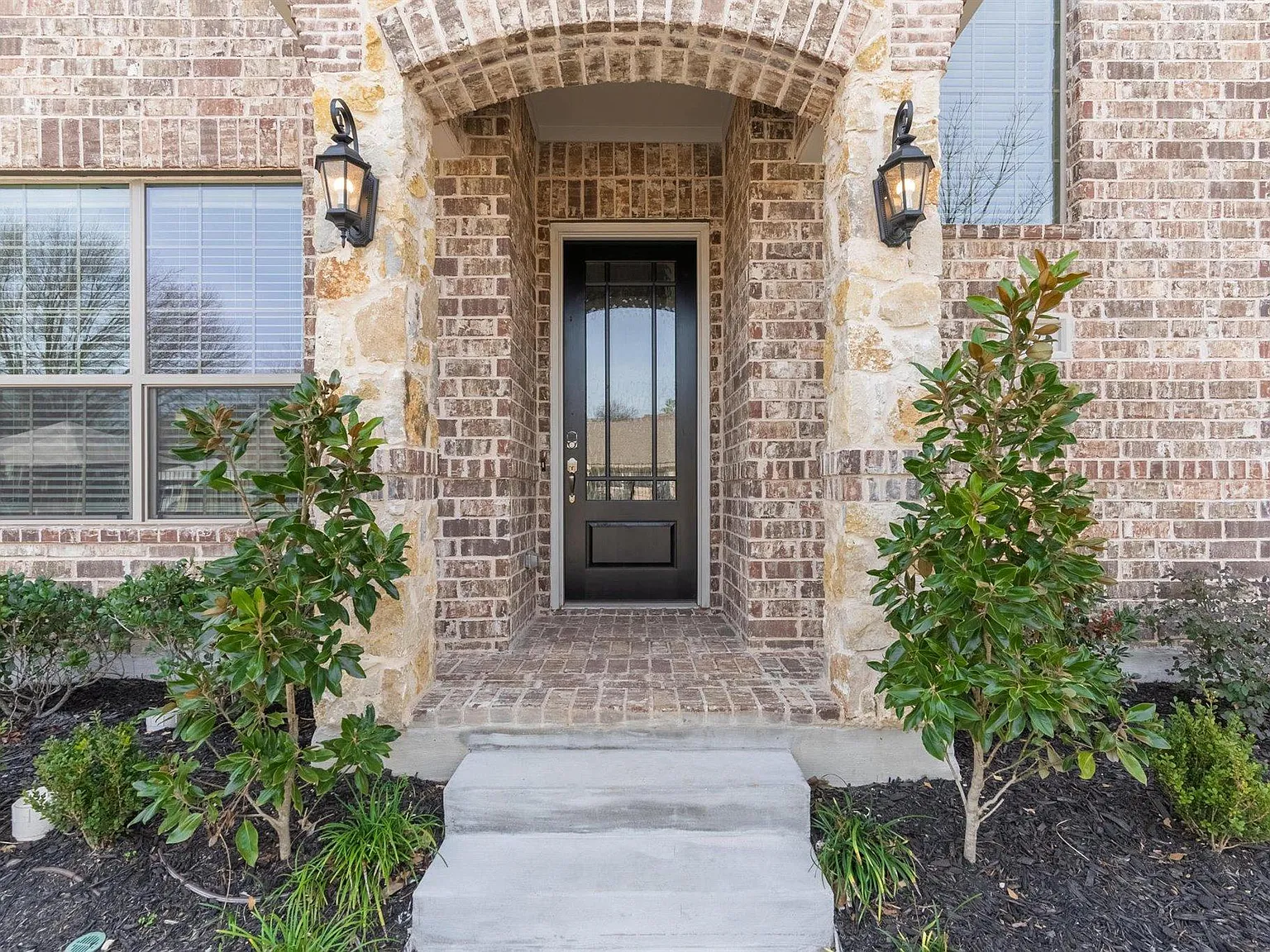 2225 Apex Dr — Photo 2