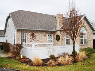 92 Stonegate Cir, Bowling Green, OH 43402