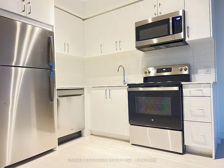 4010 Eglinton Ave W #1012 — Photo 11