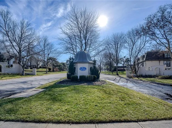 10730 Glenwood St APT E, Overland Park, KS 66211