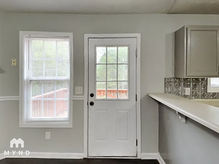 165 Mountain Way — Photo 10