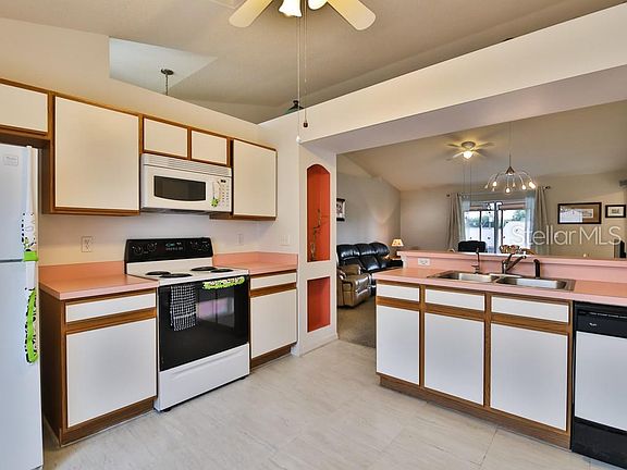 5th image of 745 Independence Dr