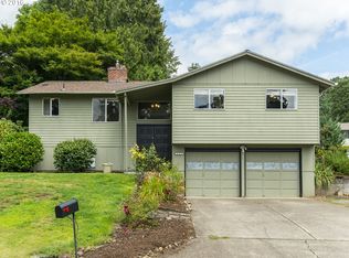 7445 Ridgewood Dr, Gladstone, OR 97027
