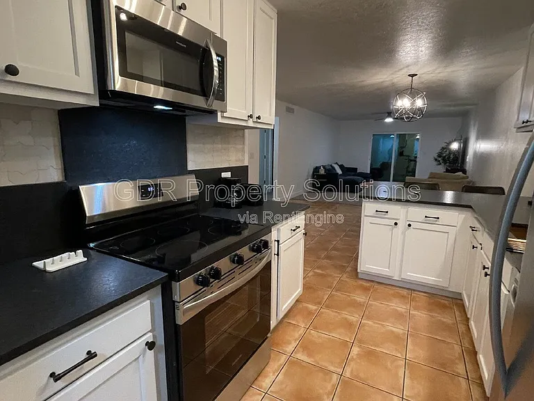 520 Ortiz Dr NE — Photo 10