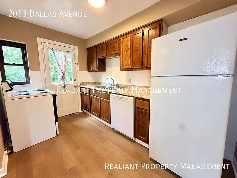 2033 Dallas Ave — Photo 6