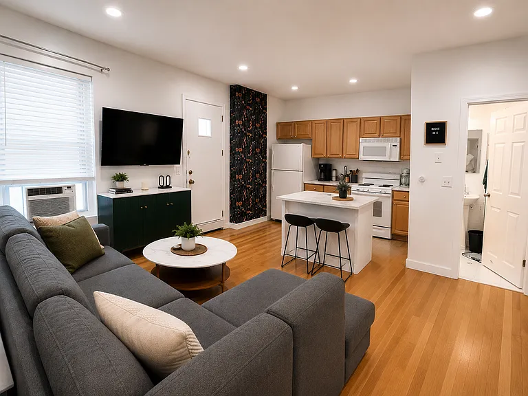160 Salem St — Photo 1
