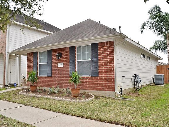 2nd image of 6439 Mountain Pines Ln