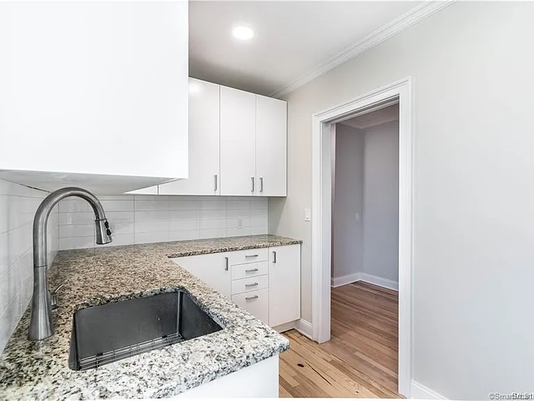 140 Woodside Grn #2B — Photo 8