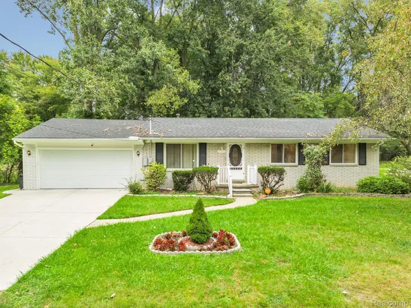 20900 Westland Dr, Southfield, MI 48075
