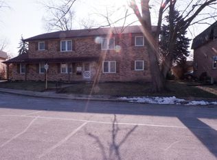 7513 Country Ln APT 1E, Darien, IL
