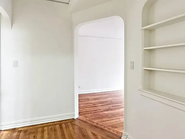 145 E 22nd St #1H — Photo 4