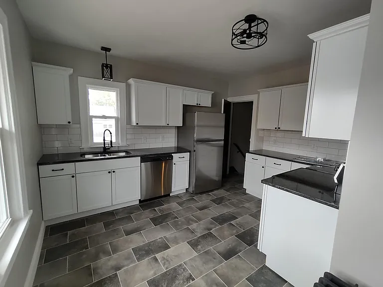 1594 Thomas Ave #2 — Photo 3