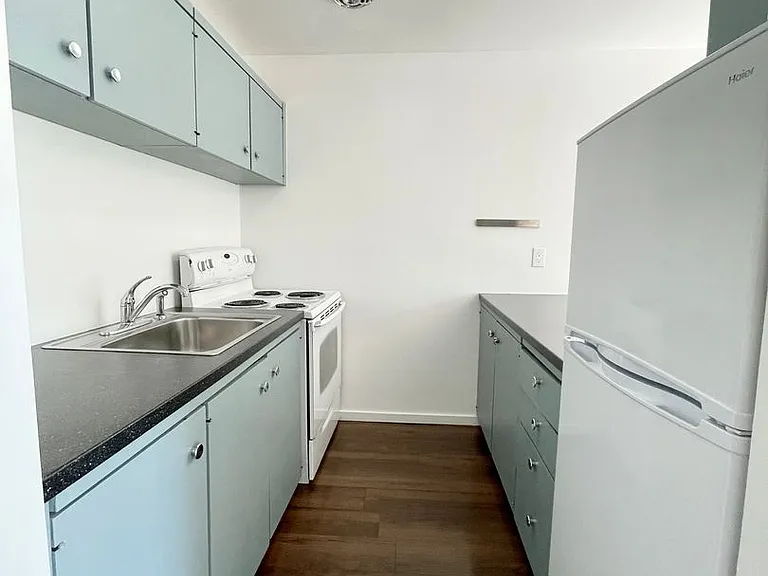Bayview Apartments — Photo 62