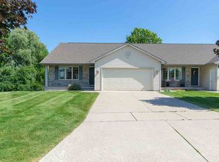1757 Briarwood Ct, De Pere, WI 54115