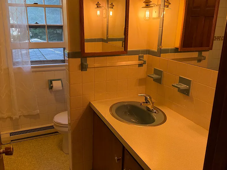 51 Pilgrim Dr #B — Photo 6