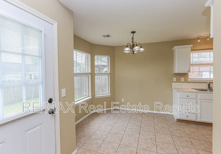 621 Bliss Cir — Photo 12