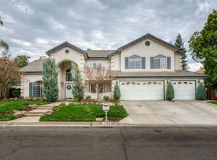 9384 N Saint Martin Dr, Fresno, CA 93720