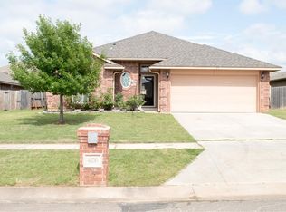 4230 Syracuse St, Moore, OK 73160