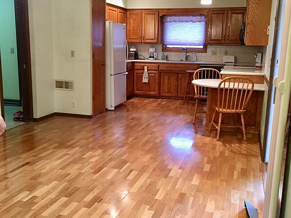 Dine-in kitchen