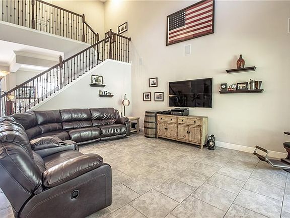 3rd image of 6636 Park Strand Dr