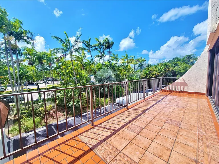 77 Crandon Blvd #2B — Photo 19