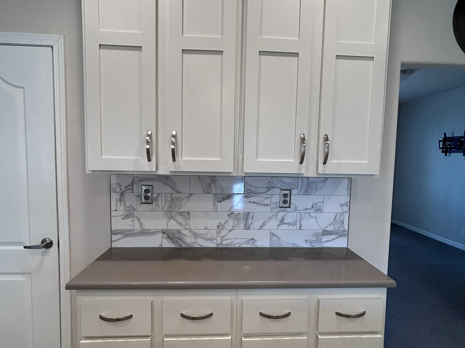 4 bed, 2400 sqft, $2,500 — Photo 4