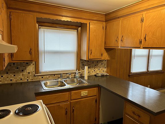 2nd image of 106 Midwood St #2