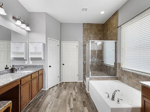 5th image of 2902 Red Maple Dr