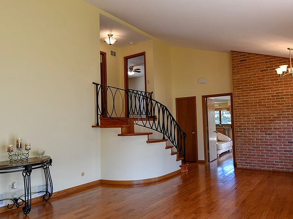 4th image of 1113 S Belmont Ave