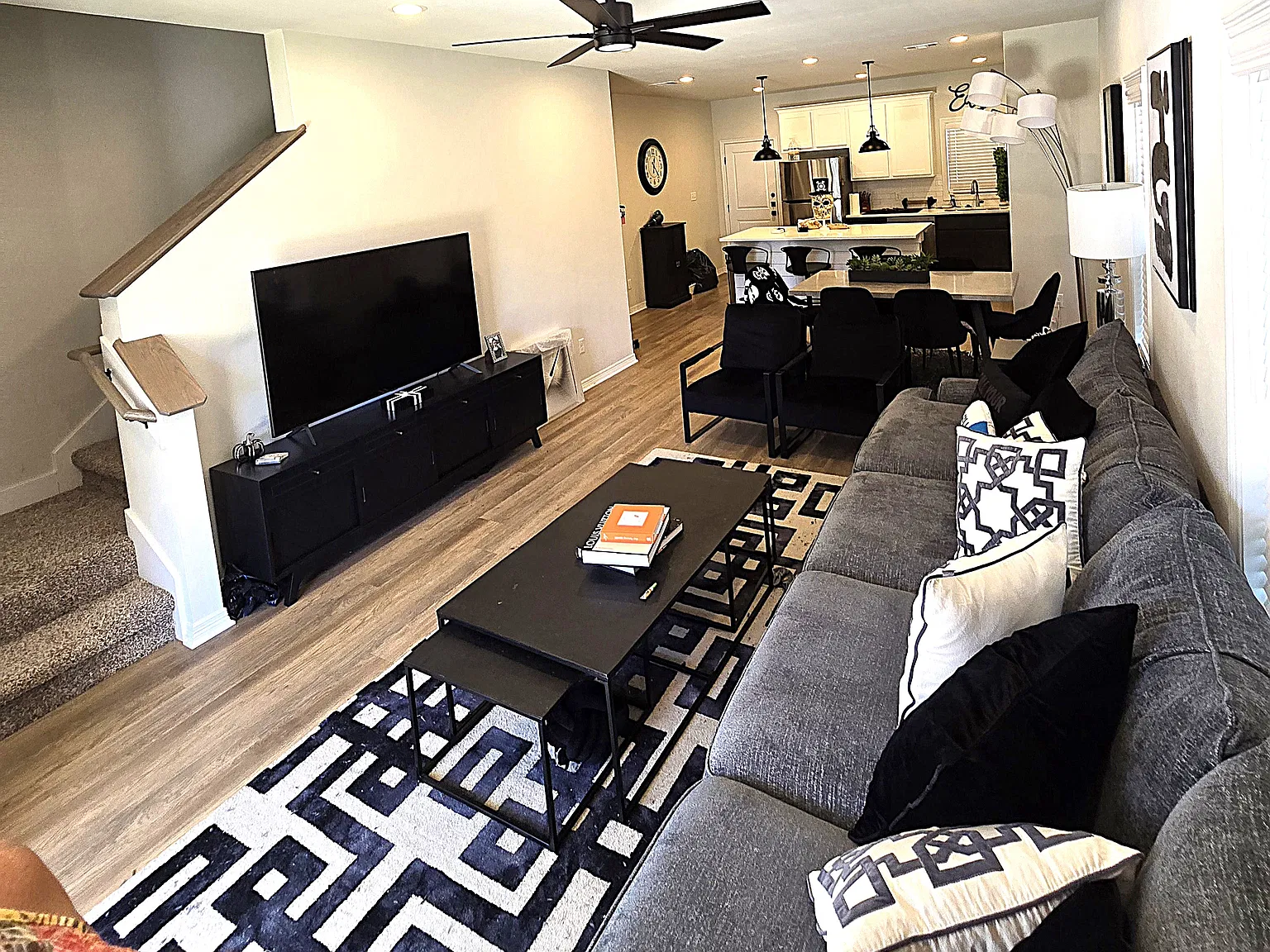 5 bed, 5.5 bath, 2264 sqft, $4,695 — Photo 4