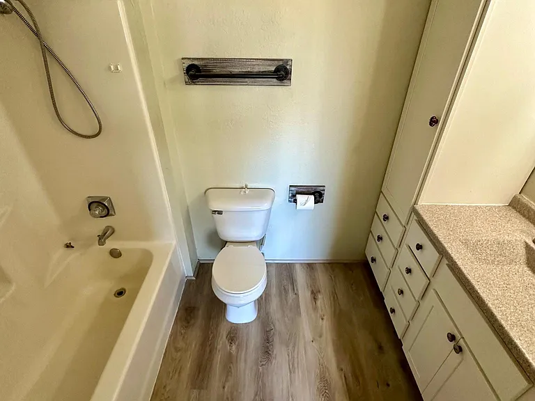 W194S7764 Overlook Bay Rd — Photo 11