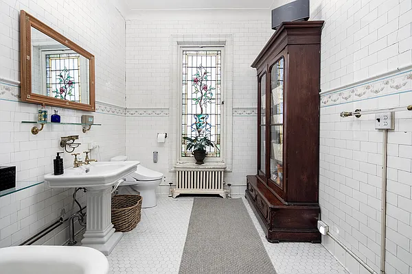 Sold by Douglas Elliman | media 14