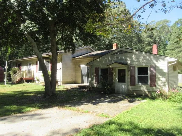 66 Richardson St, Hague, VA 22469