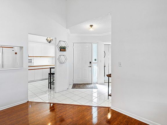 4th image of 5406 Venetia Court #F