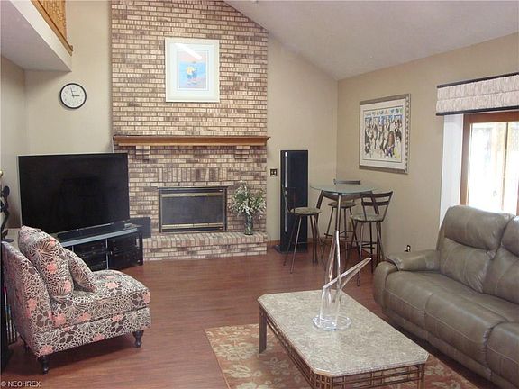 3rd image of 426 Lowell Dr