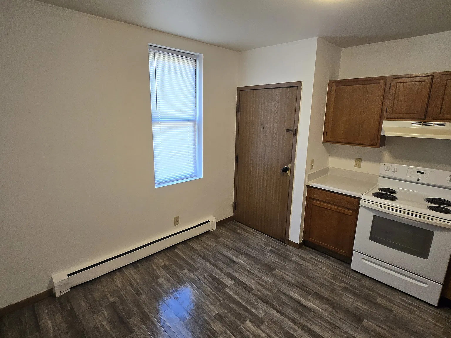 2 bed, 896 sqft, $850 — Photo 1