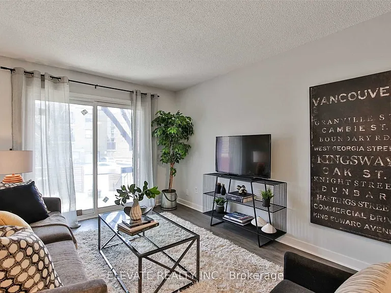 2131 Dufferin St — Photo 14