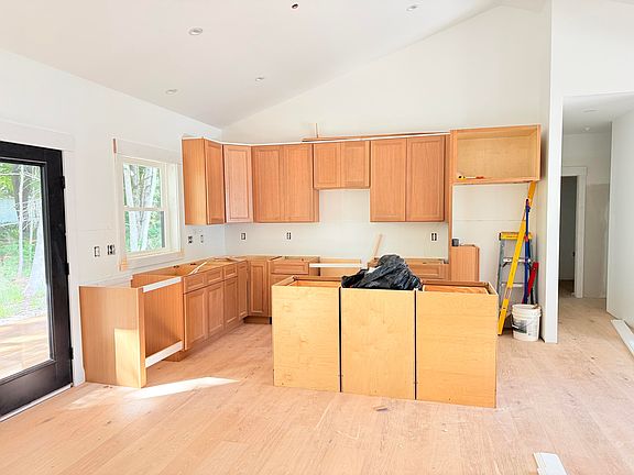 5th image of 3 Walker Drive #101