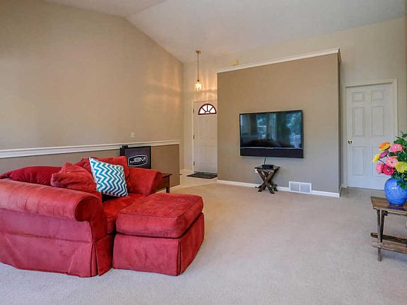 5th image of 2677 Hickory Nut Ln