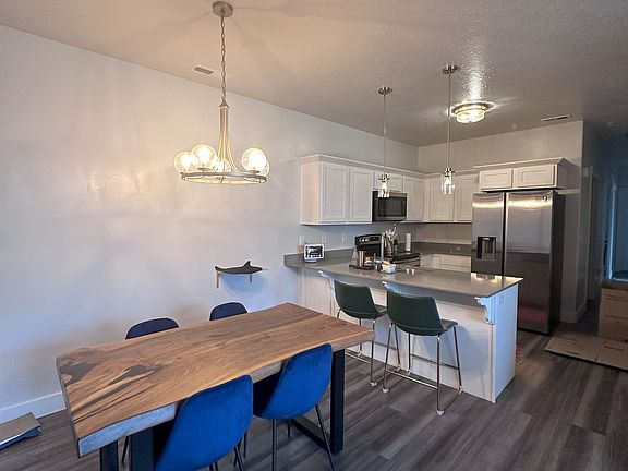 3rd image of 1838 W Eaglewood Dr #R202