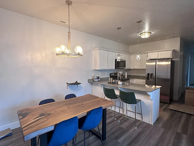 1838 W Eaglewood Dr #R202 — Photo 3