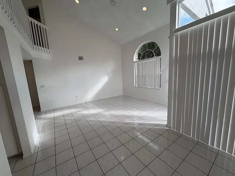 3780 Amalfi Dr — Photo 4