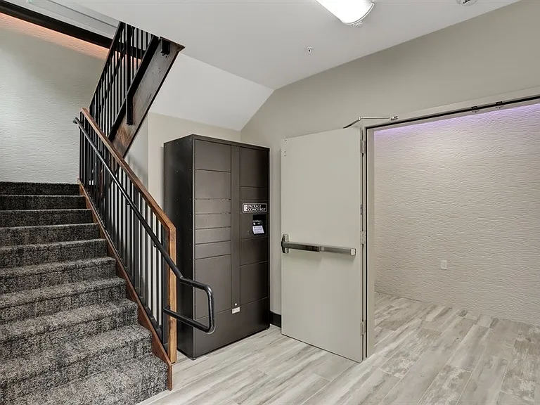 820 B St #302 — Photo 7